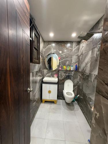 Ένα μπάνιο στο Lavish villa