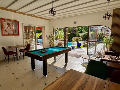 a living room with a pool table in it at GuestHouse Le Patio34 in Lavérune