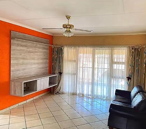 Et tv og/eller underholdning på 2 Heron street,stonenge vidago 6