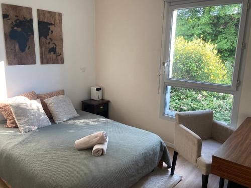 10 min from Paris AND close to Metro