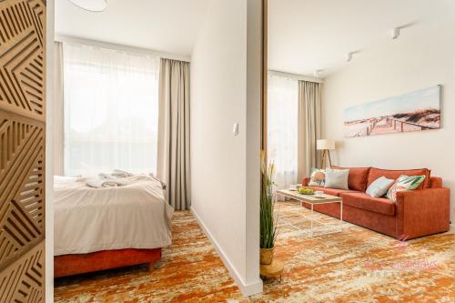 Кровать или кровати в номере Your Holidays Bel Mare Aqua 537F