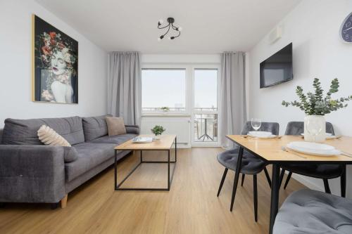Ursynów Apartment with Desk & Balcony by Noclegi Renters