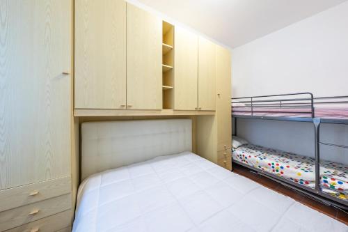 Giường trong phòng chung tại Residence Sole - Ponte di Legno & Parco Adamello