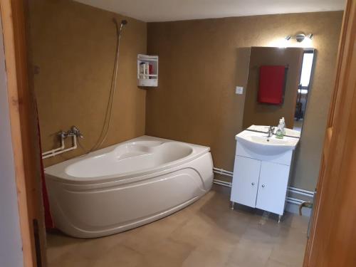 Ένα μπάνιο στο Cabanuta din Deal