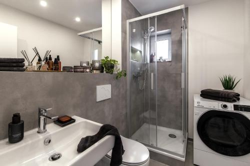 Et badeværelse på Appartment Haus Rothenhaus Hamburg