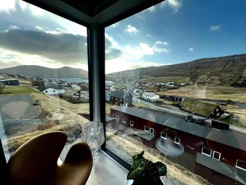 Modern 4BR Luxury Home with Ocean View & Jacuzzi