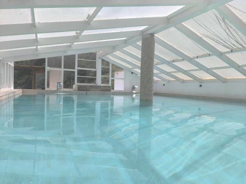 an empty swimming pool with a white ceiling at Paraje fuente del pintor in Iznalloz