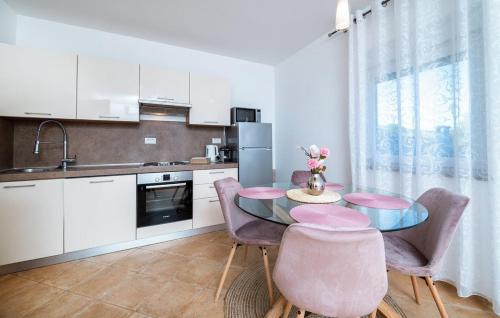 Η κουζίνα ή μικρή κουζίνα στο Apartman Sabina 1 by Villas Guide