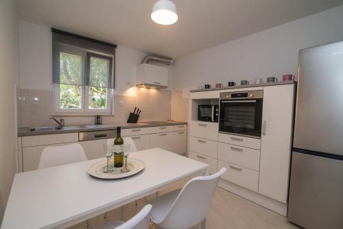 Η κουζίνα ή μικρή κουζίνα στο Apartment Valdarke A3