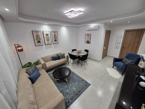 Un lugar para sentarse en Modernes Appartment, 3 Pools, Panoramablick