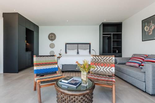 Χώρος καθιστικού στο Beyond Misty Cliffs