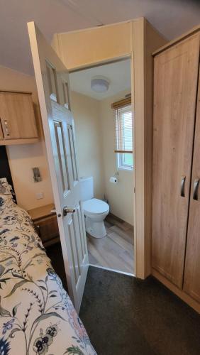 Et badeværelse på Ollie's Towyn