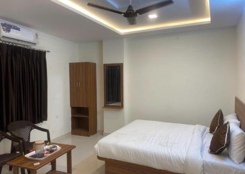 Ένα ή περισσότερα κρεβάτια σε δωμάτιο στο Hotel O The Classic Crown