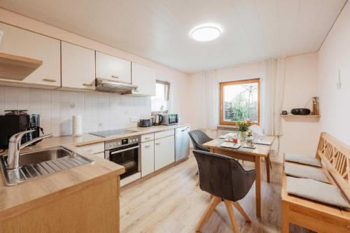 Kuchyň nebo kuchyňský kout v ubytování Ferienhaus zur Weinlaube