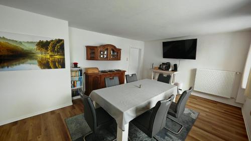 Μια τηλεόραση ή/και κέντρο ψυχαγωγίας στο Wia Dahoam