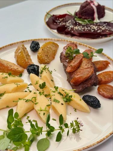 Еда / где поесть недалеко от отеля