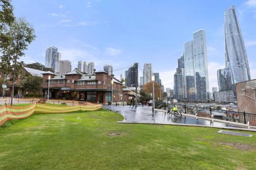 Φωτογραφία από το άλμπουμ του Fresh & Comfy 3BR Near The Rocks στο Σίδνεϊ