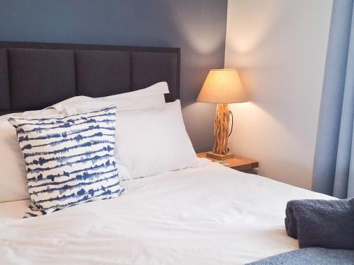 Postel nebo postele na pokoji v ubytování The Moorings