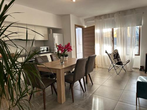 a living room with a wooden table and chairs at ARSENIa COTTAGE in Kyperounda