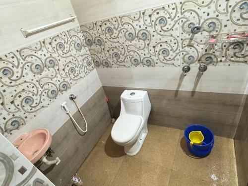 Ένα μπάνιο στο Zenways Retreat - Poovar