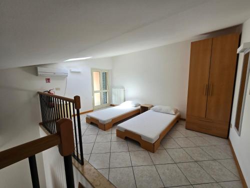 Ένα ή περισσότερα κρεβάτια σε δωμάτιο στο Appartamento tranquillo a 300m dal mare