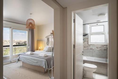 a bedroom with a bed and a tub and a toilet at New Giza Boho Bliss in Abū Rawwāsh