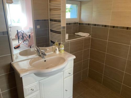 Ένα μπάνιο στο B&B L'Atout de France