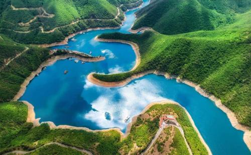an aerial view of a river with blue water at Complex Chilingira in Osikovo