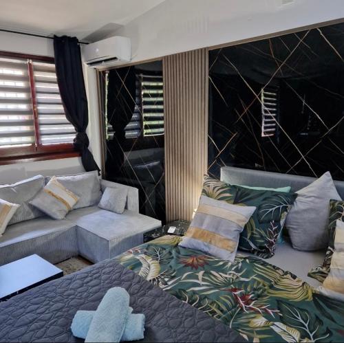 Postel nebo postele na pokoji v ubytování Studio '98 Apartments broj 31