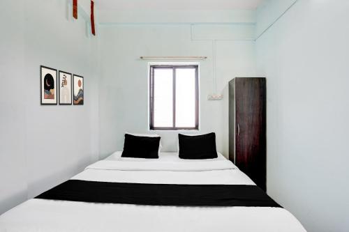 Ένα ή περισσότερα κρεβάτια σε δωμάτιο στο HOTEL O MID STAR