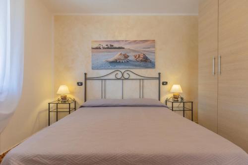 Ένα ή περισσότερα κρεβάτια σε δωμάτιο στο Appartamenti La Chiocciola by ElbaSummer