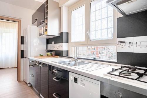 Roma Gemelli - Black&White Urban Loft