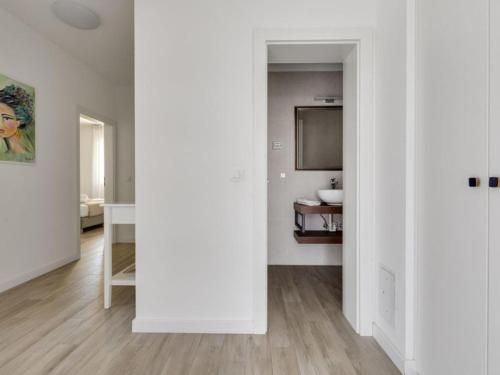 En eller flere senge i et værelse på Luxury sea view villa Biograd