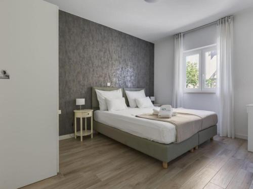 En eller flere senge i et værelse på Luxury sea view villa Biograd