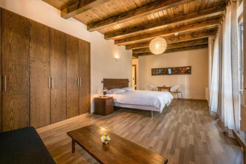 Ένα ή περισσότερα κρεβάτια σε δωμάτιο στο Hotel Nau Iori