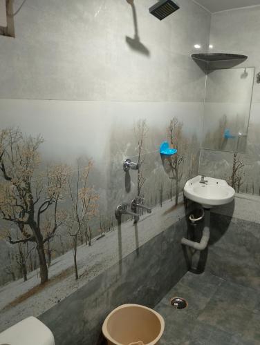 a bathroom with a shower and a sink and a toilet at BYB Boutique Hotel in Thanjāvūr