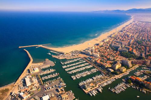 Charmant T2 rénové, Plage, Clim & Parking
