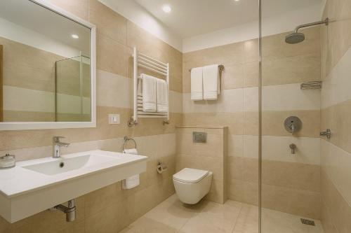 Ένα μπάνιο στο Naina Resort & Cottage, Manali - A Beautiful Wellness Boutique Resort