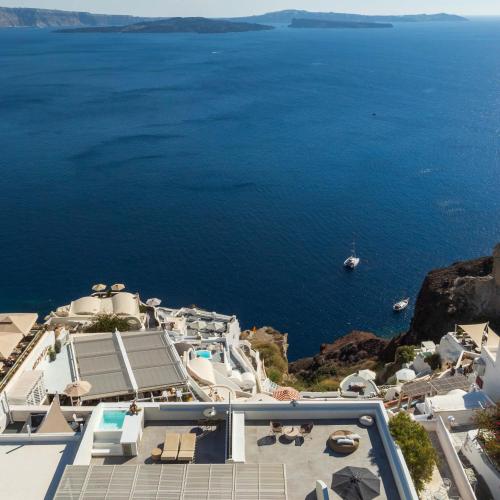 Oia Treasures Art Suites