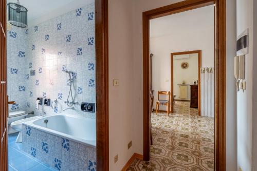 Ένα μπάνιο στο Bilocale Fronte Mare e Parcheggio Privato