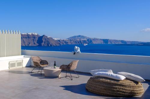 Oia Treasures Art Suites