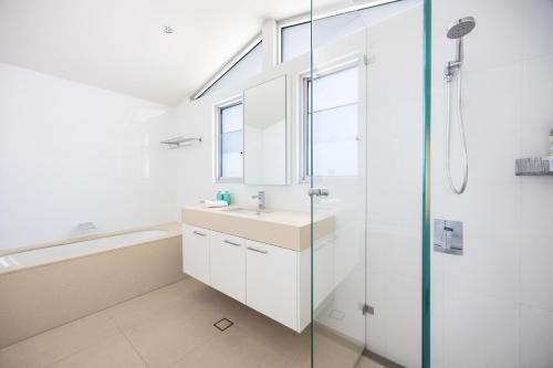 Et badeværelse på Coolawin Lakehouse