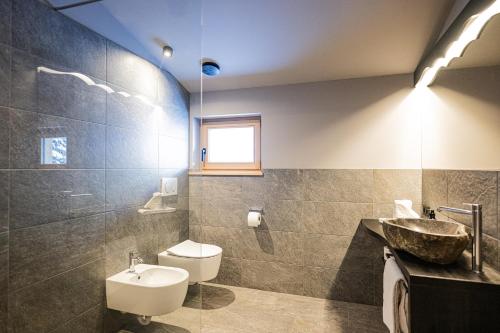 Koupelna v ubytování Rotwandwiesen Chalets SKI IN/OUT - 1900mt