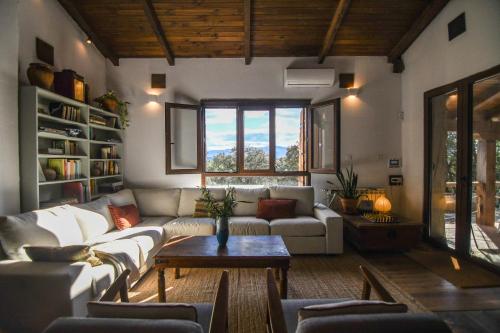 Khu vực ghế ngồi tại Casa Rural Las Corzas