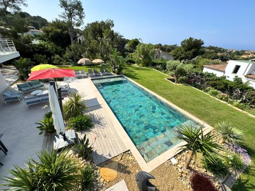 Villa d'exception piscine privée et vue mer