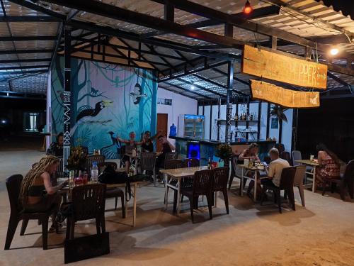 Εστιατόριο ή άλλο μέρος για φαγητό στο Palm & Pepper - Hostel and Restaurant