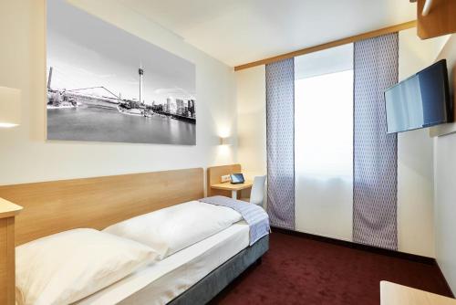 Ένα ή περισσότερα κρεβάτια σε δωμάτιο στο McDreams Hotel Düsseldorf-City