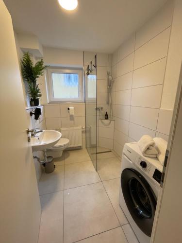 Koupelna v ubytování Wohlfül-Apartment- luxuriösen Betten perfekt für Familien und Gruppen, Hund, nahe Ulm