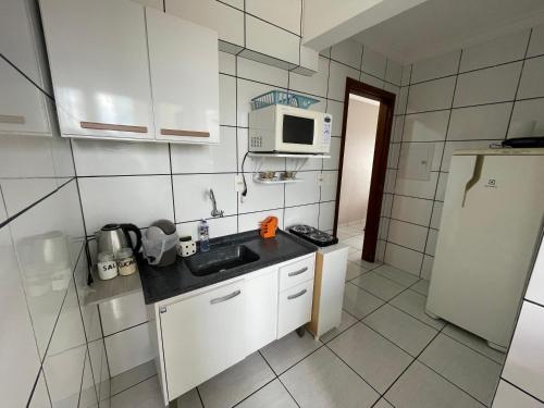 Kuchyň nebo kuchyňský kout v ubytování Apartamento Luzza - 2 quartos