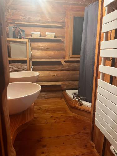 a bathroom with two sinks and a shower at Chalet canadien en Morvan in Rouvray